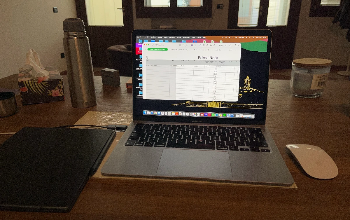 Un computer su cui potresti usare HC Financials, ovviamente funziona su molti dispositivi informatici.