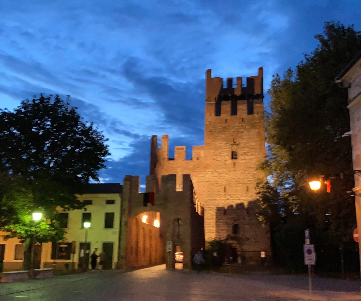 La Rocca degli Alberi, il secondo castello medievale di Montagnana, edificato dai Carraresi, nella direzione di Verona.